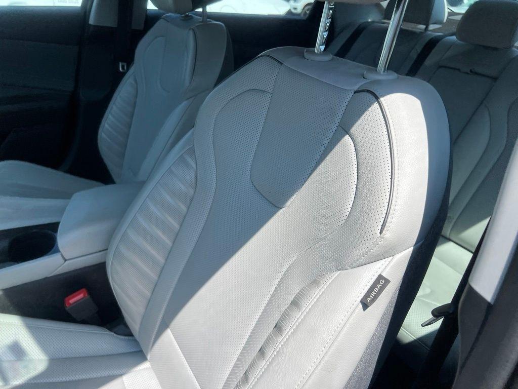 Hyundai Elantra Limited 2025