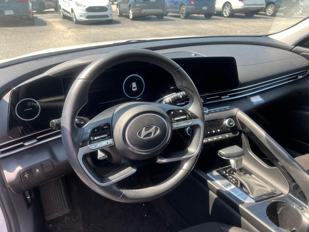 Hyundai Elantra SEL Convenience 2025