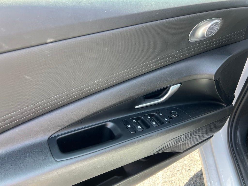 Hyundai Elantra SEL Convenience 2025