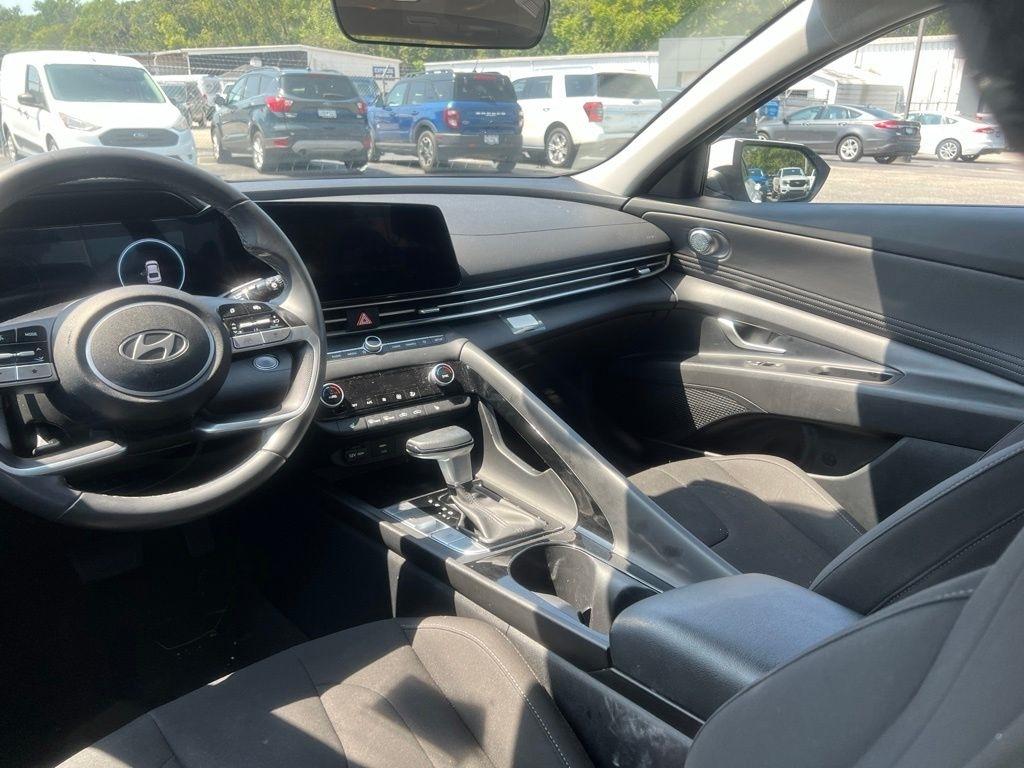 Hyundai Elantra SEL Convenience 2025