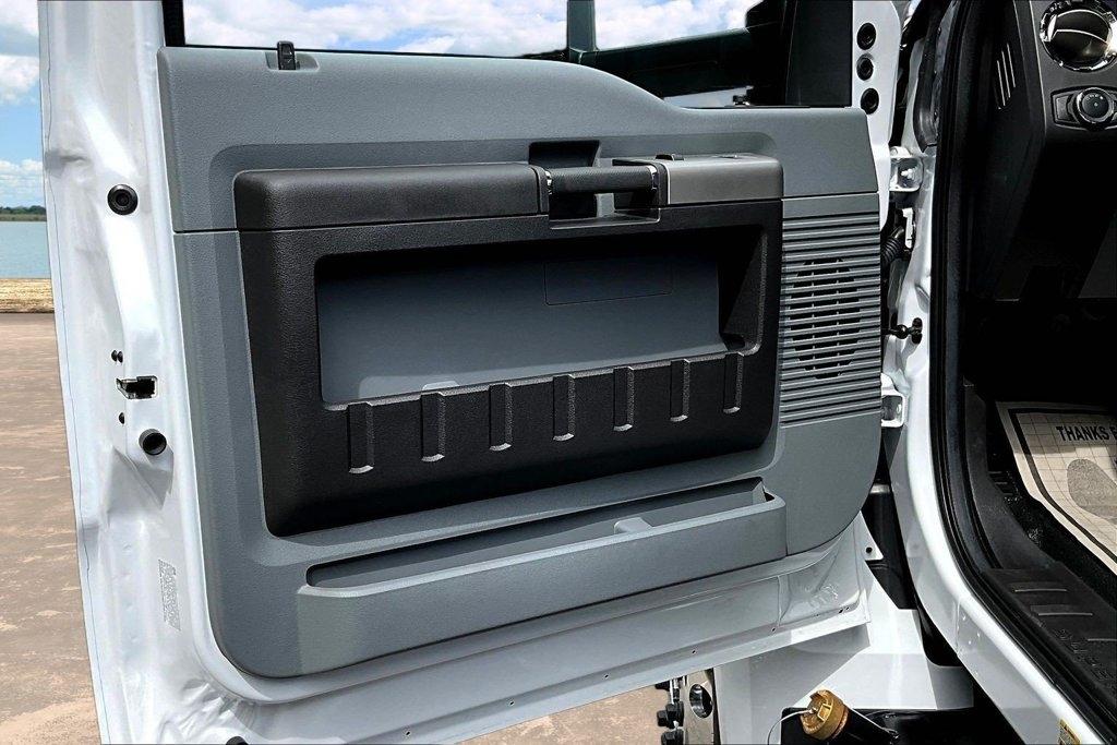 Ford F-650 Regular Cab 2WD DRW 2027