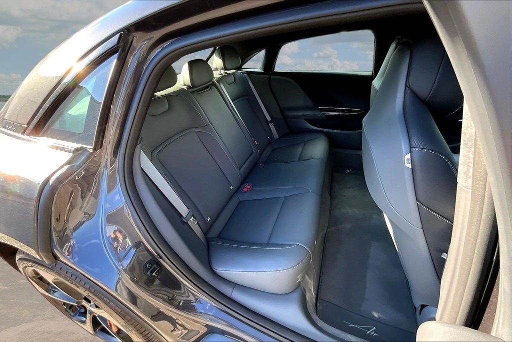 Lucid Air Pure 2024