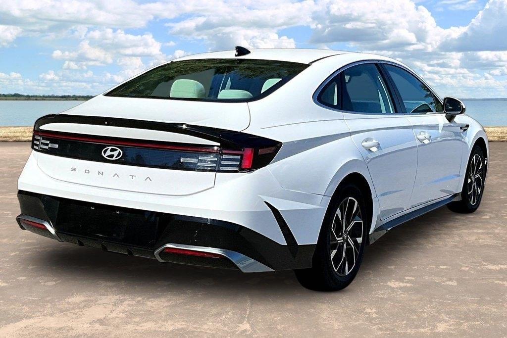 Hyundai Sonata SEL 2025