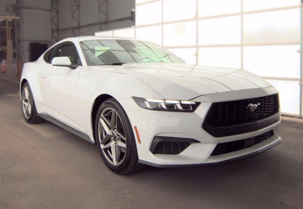Ford Mustang EcoBoost Coupe 2024