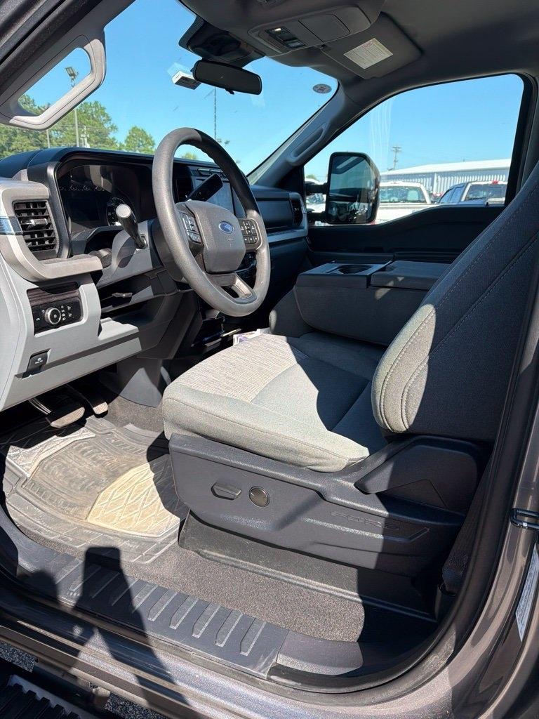 Ford F-250 SD XL Crew Cab 4WD 2024
