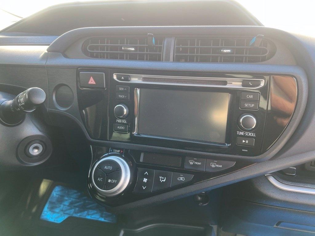 Toyota Prius c Four 2015