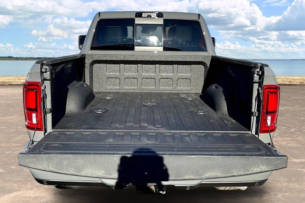 RAM 2500 Laramie Crew Cab 4WD 2026