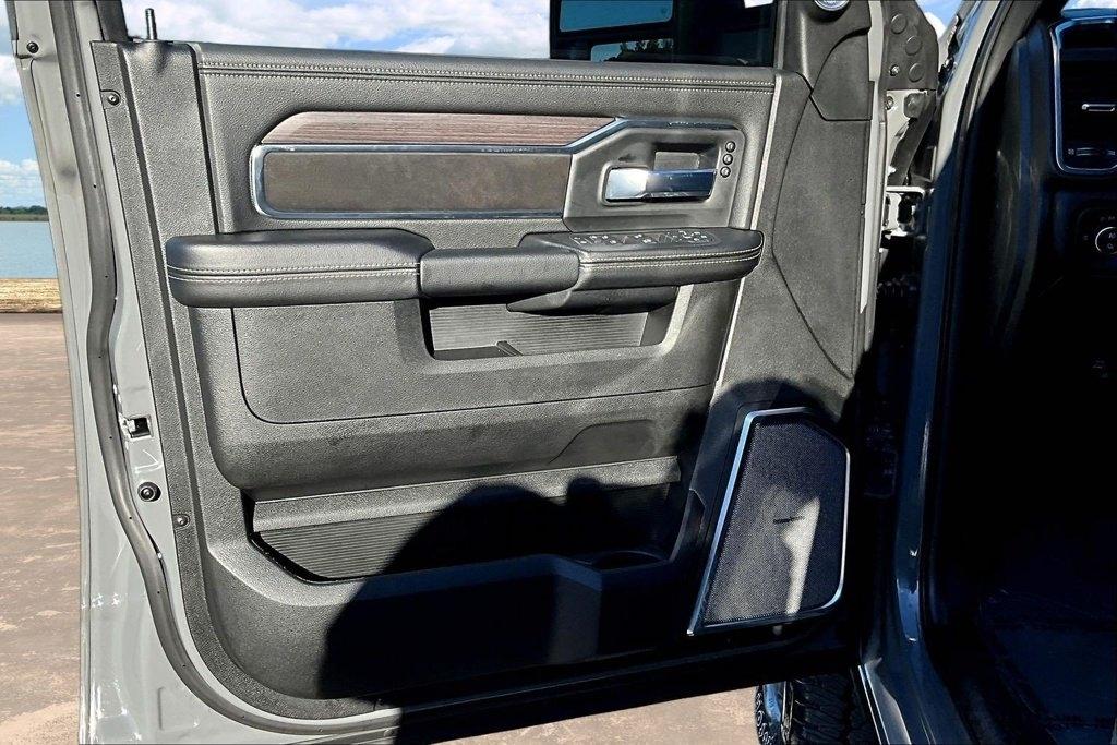 RAM 2500 Laramie Crew Cab 4WD 2026