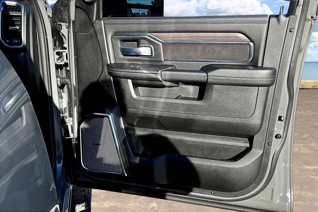 RAM 2500 Laramie Crew Cab 4WD 2026