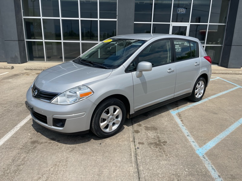 2012 Nissan Versa 1.8 SL Hatchback