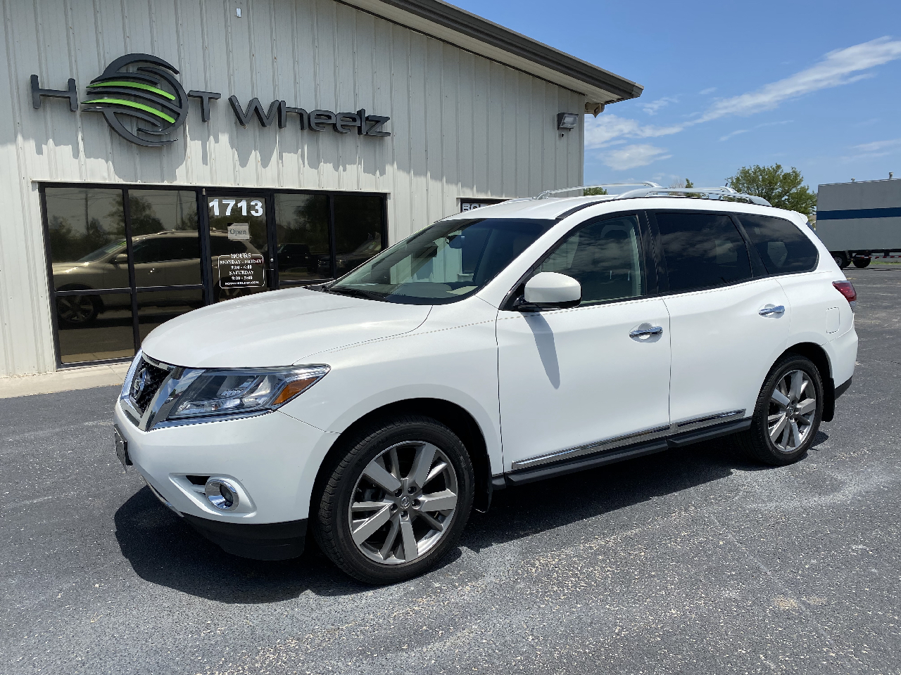 hot wheels nissan pathfinder