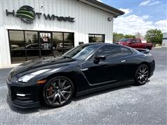 2013 Nissan GT-R  2013 Nissan GT-R