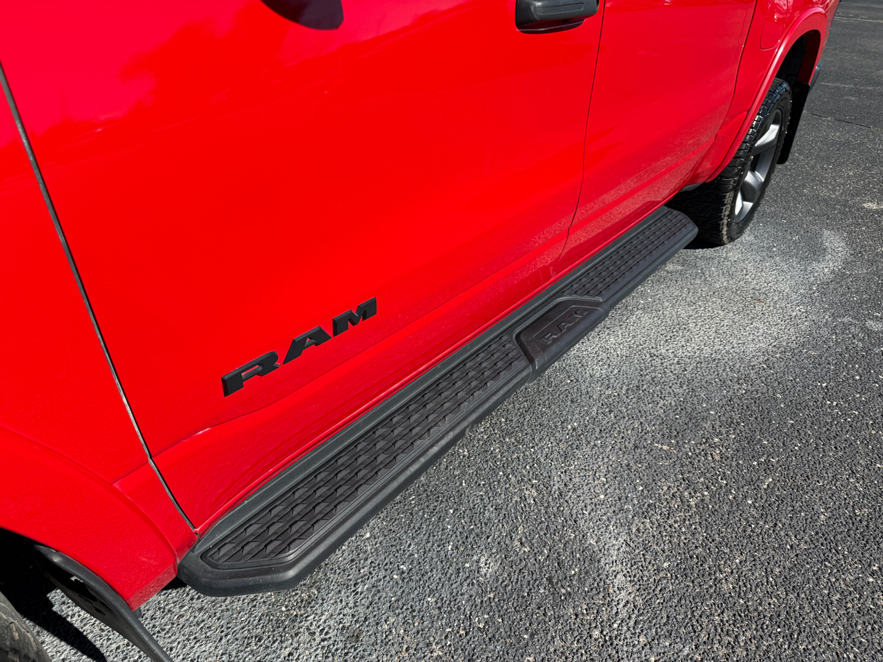 RAM 1500 Big Horn 4x4 Crew Cab 5'7" Box 2021