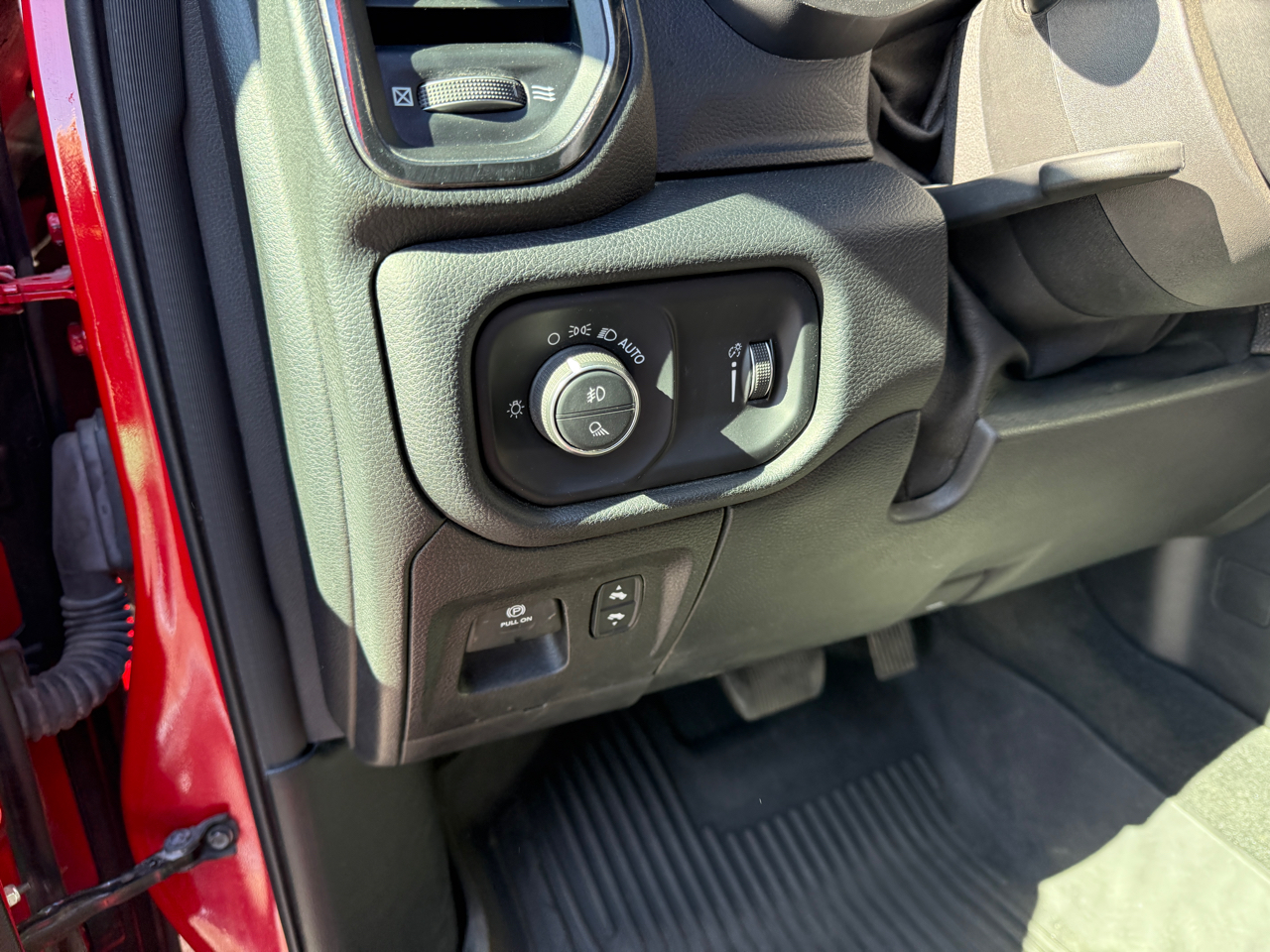 RAM 1500 Big Horn 4x4 Crew Cab 5'7" Box 2021