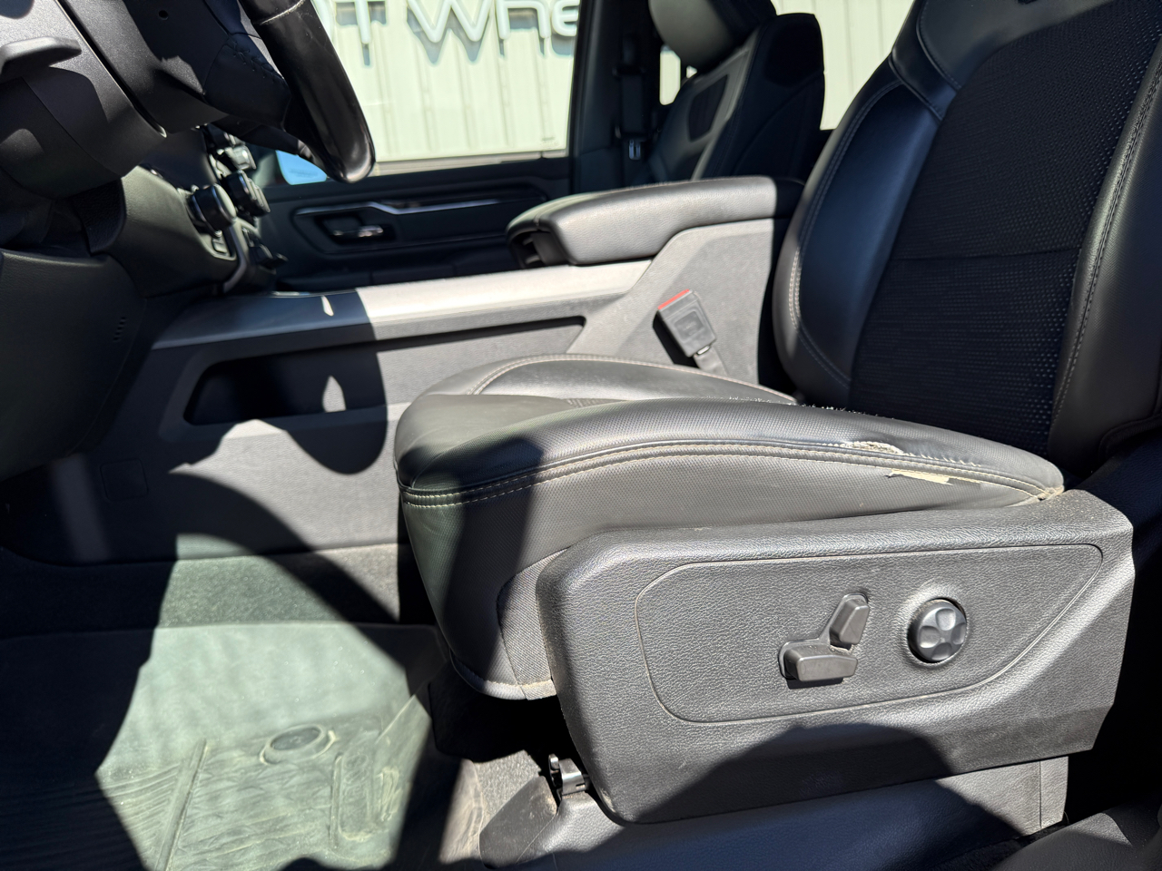 RAM 1500 Big Horn 4x4 Crew Cab 5'7" Box 2021