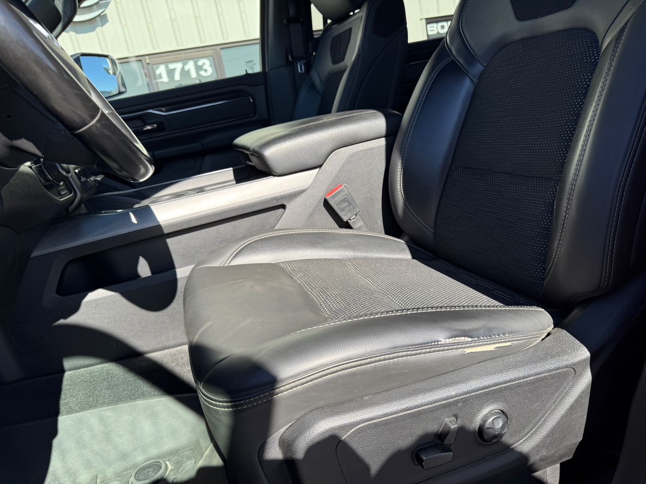 RAM 1500 Big Horn 4x4 Crew Cab 5'7" Box 2021