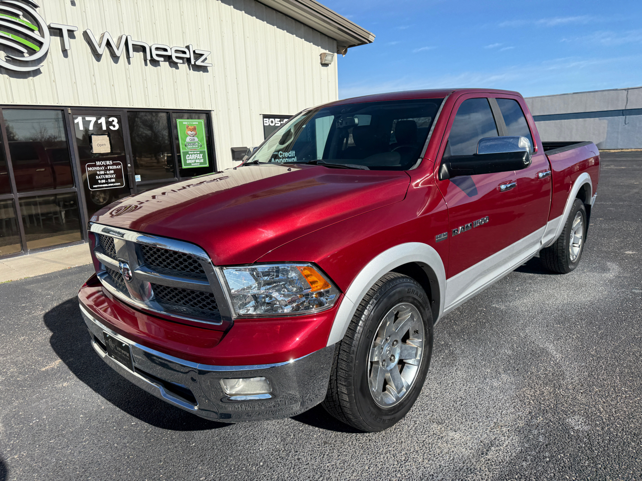 RAM 1500 2WD Quad Cab 140.5" Laramie 2012