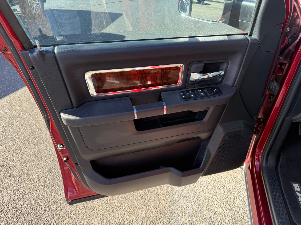 RAM 1500 2WD Quad Cab 140.5" Laramie 2012