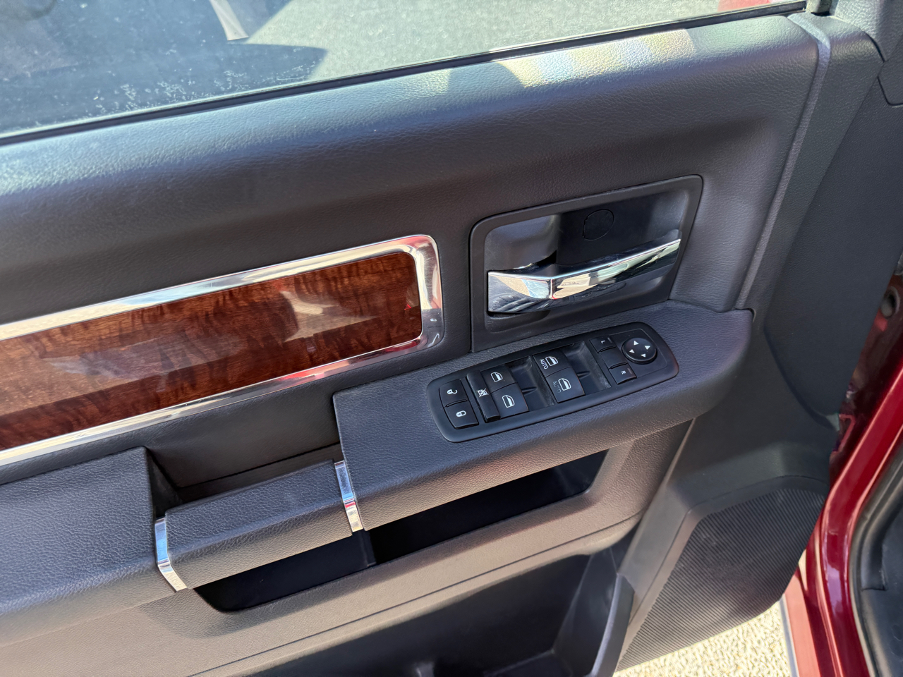 RAM 1500 2WD Quad Cab 140.5" Laramie 2012