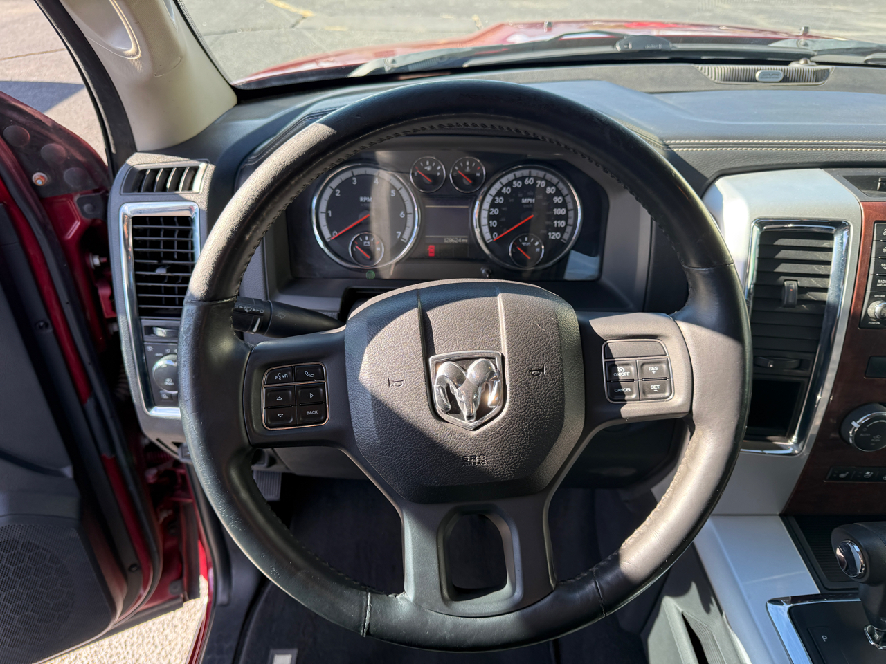 RAM 1500 2WD Quad Cab 140.5" Laramie 2012