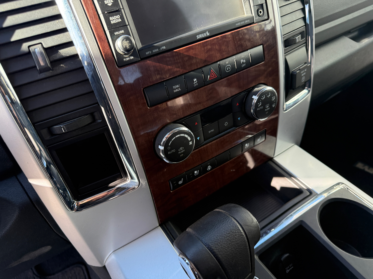 RAM 1500 2WD Quad Cab 140.5" Laramie 2012