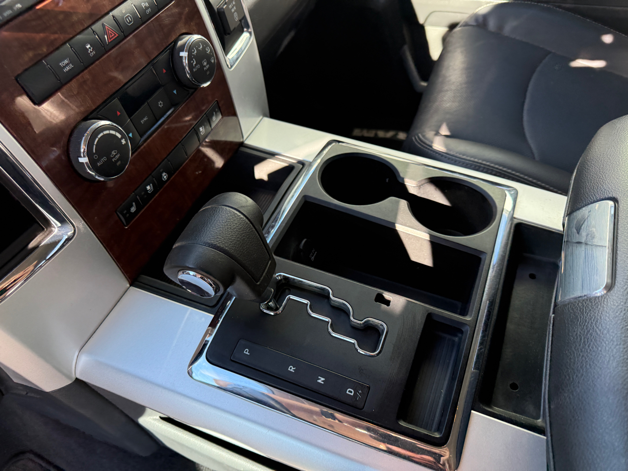 RAM 1500 2WD Quad Cab 140.5" Laramie 2012