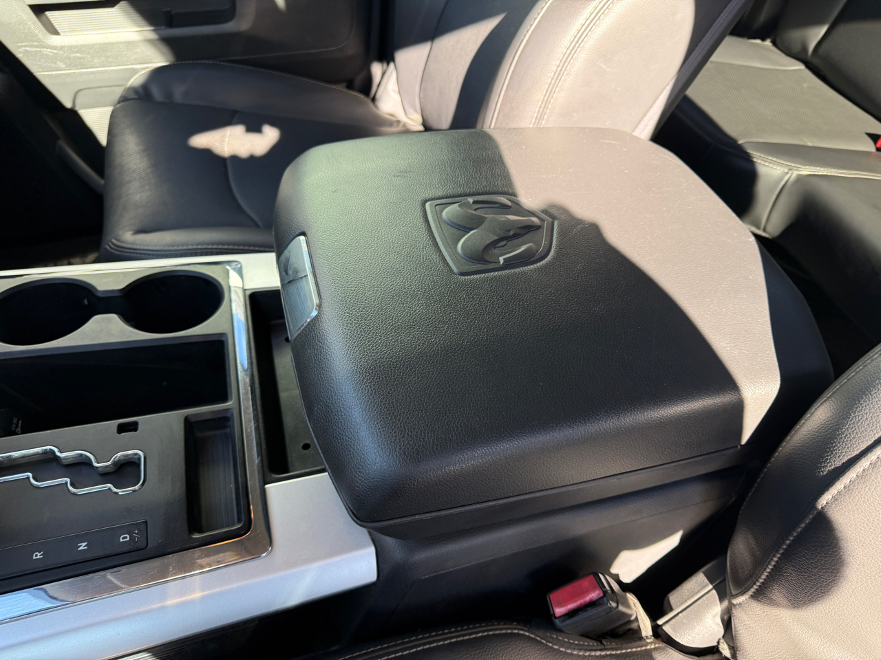 RAM 1500 2WD Quad Cab 140.5" Laramie 2012