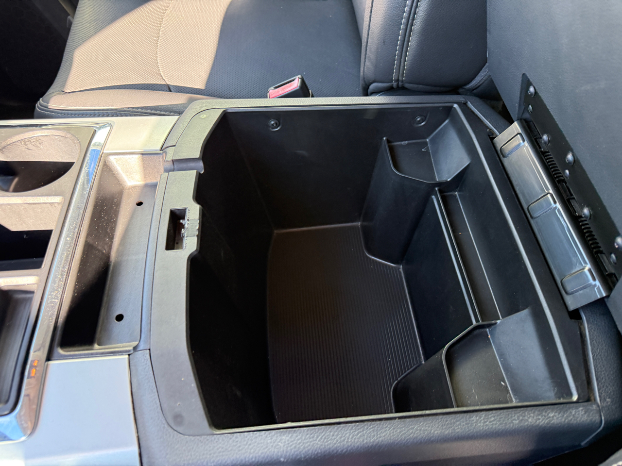 RAM 1500 2WD Quad Cab 140.5" Laramie 2012