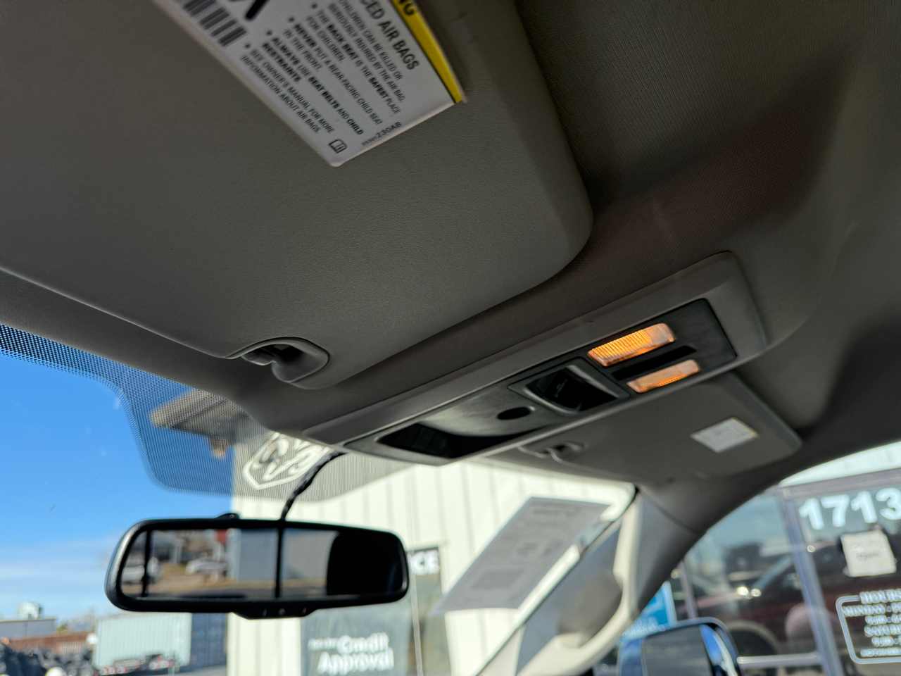 RAM 1500 2WD Quad Cab 140.5" Laramie 2012