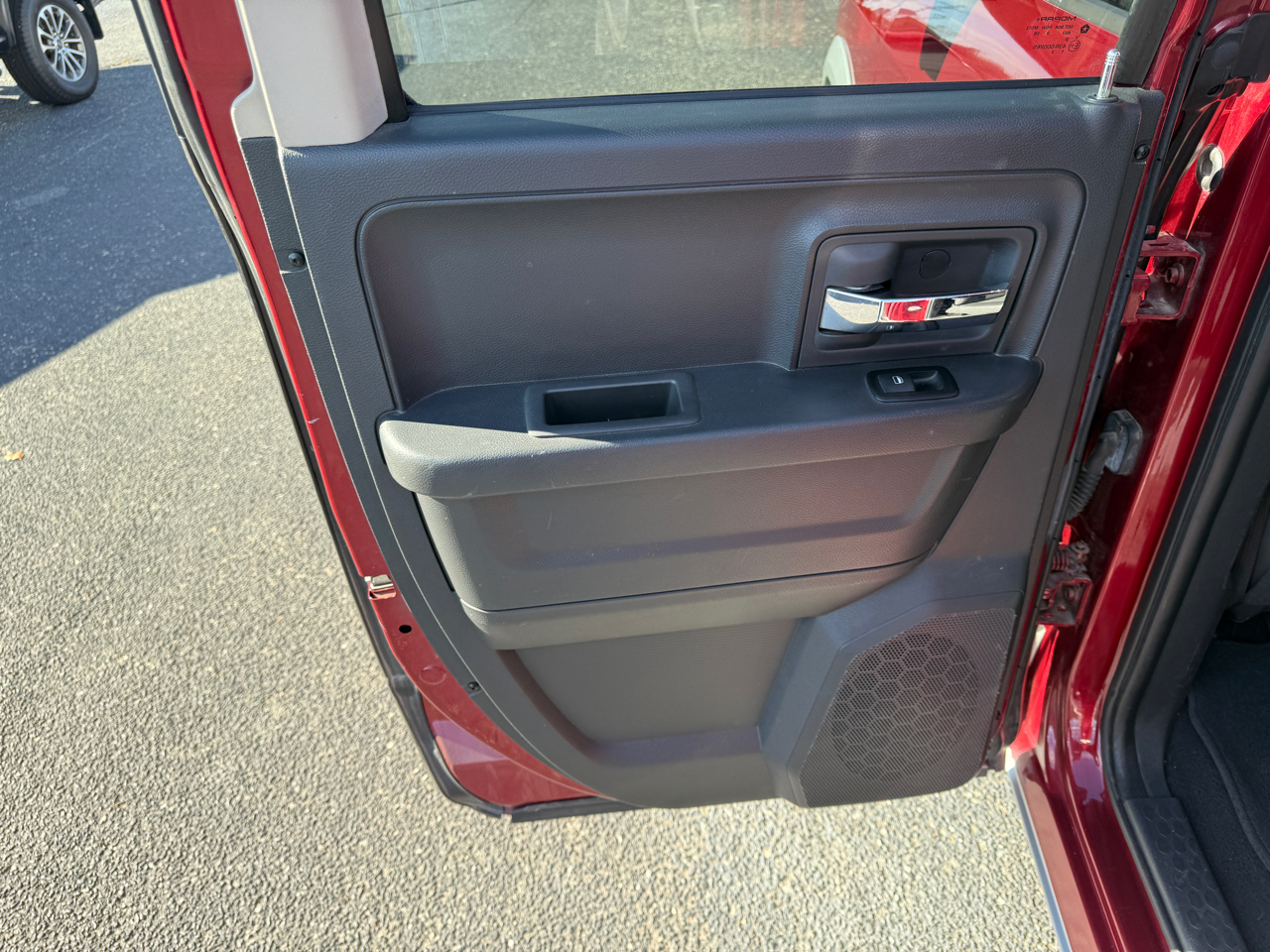 RAM 1500 2WD Quad Cab 140.5" Laramie 2012