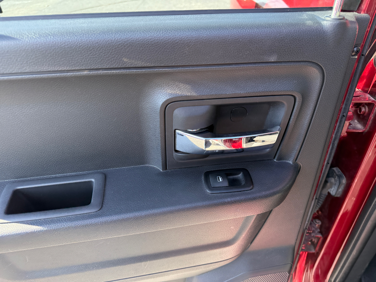 RAM 1500 2WD Quad Cab 140.5" Laramie 2012