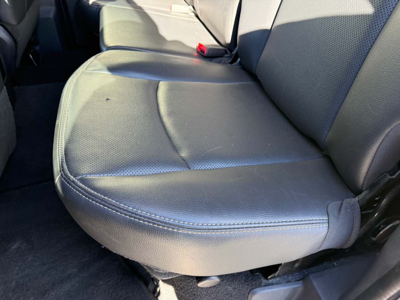 RAM 1500 2WD Quad Cab 140.5" Laramie 2012