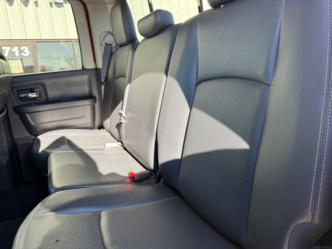 RAM 1500 2WD Quad Cab 140.5" Laramie 2012