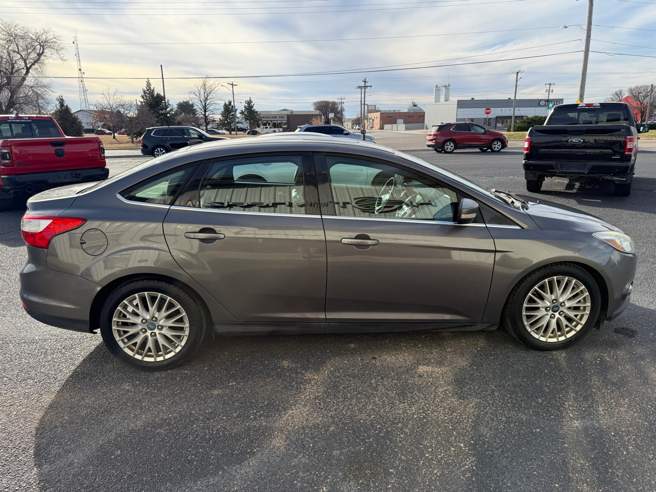 Ford Focus 4dr Sdn SEL 2012