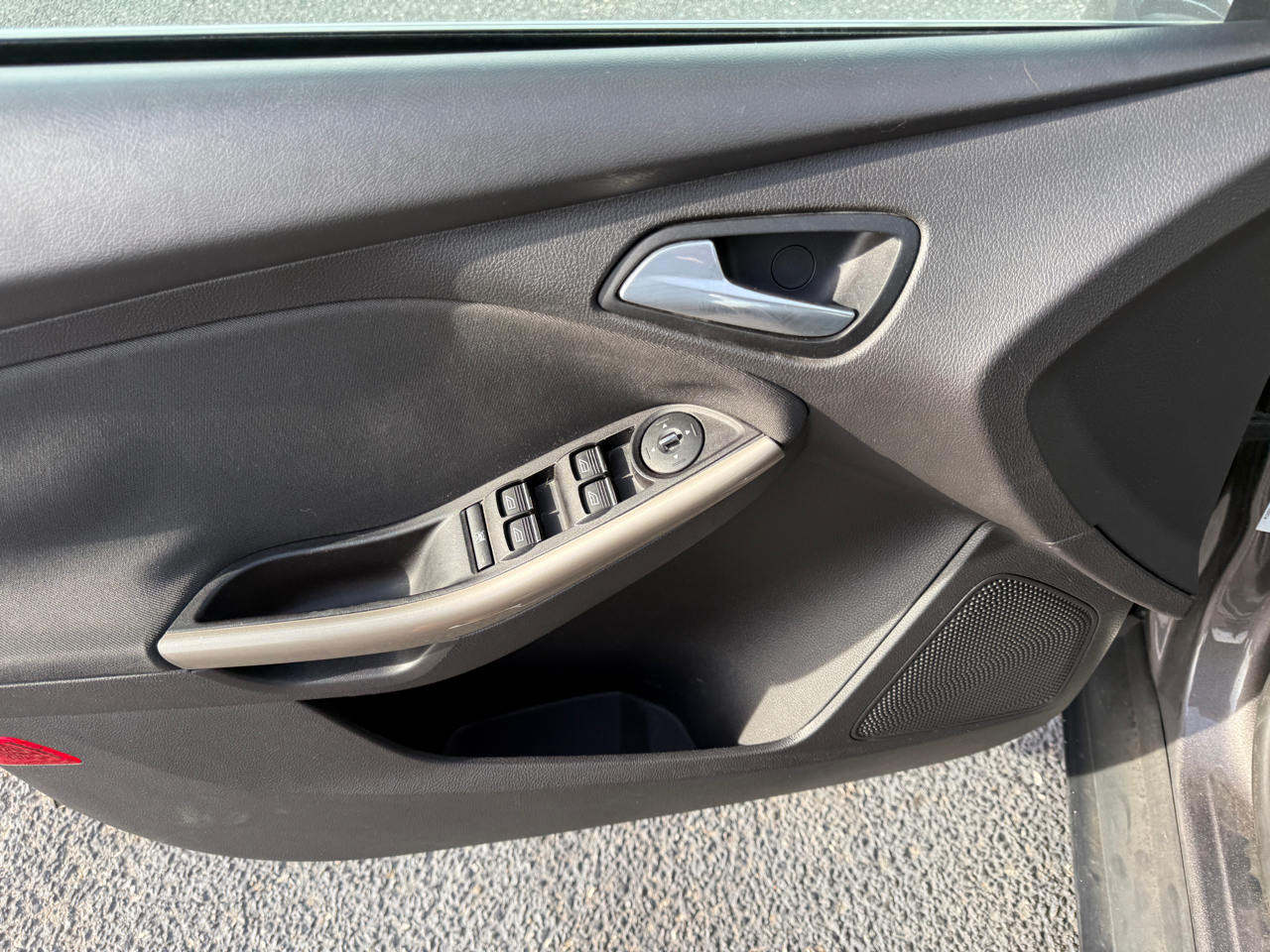 Ford Focus 4dr Sdn SEL 2012