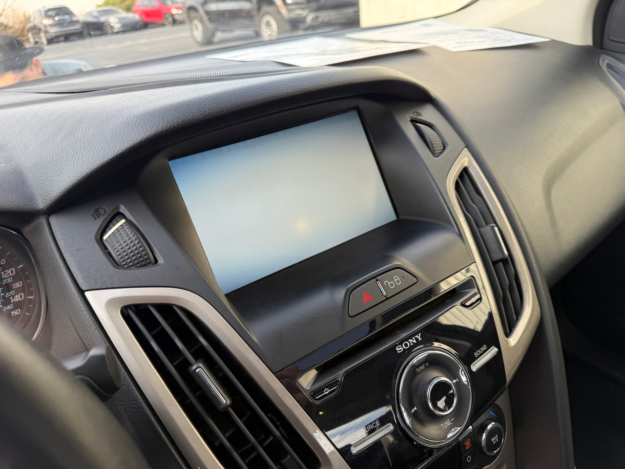 Ford Focus 4dr Sdn SEL 2012