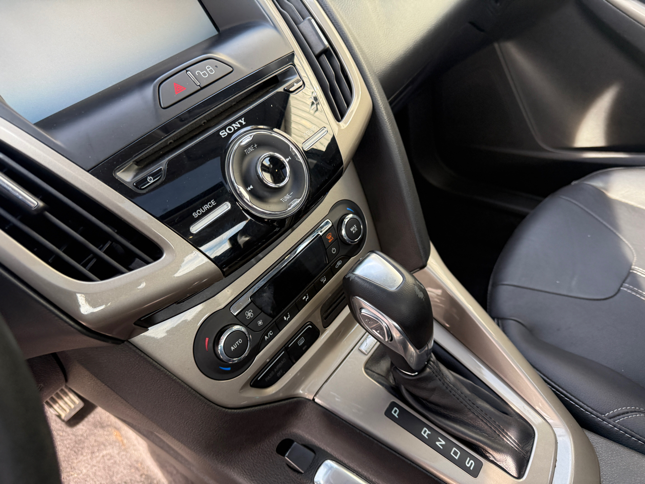 Ford Focus 4dr Sdn SEL 2012