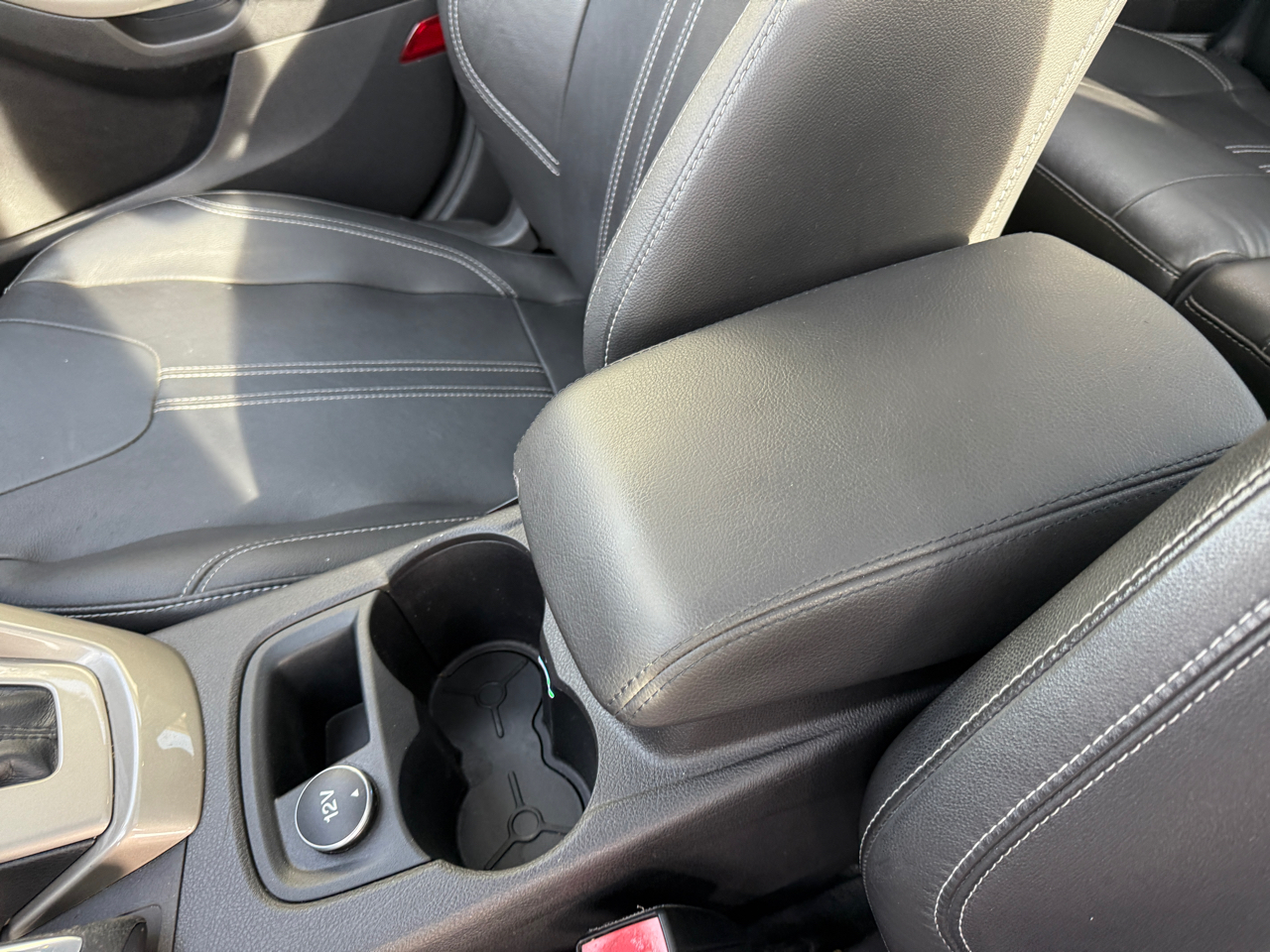 Ford Focus 4dr Sdn SEL 2012