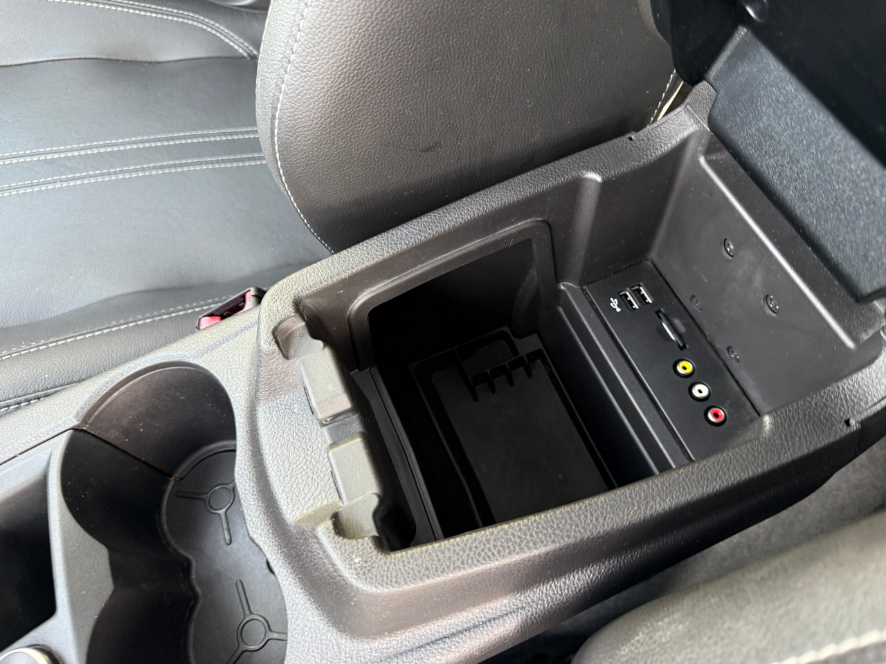 Ford Focus 4dr Sdn SEL 2012