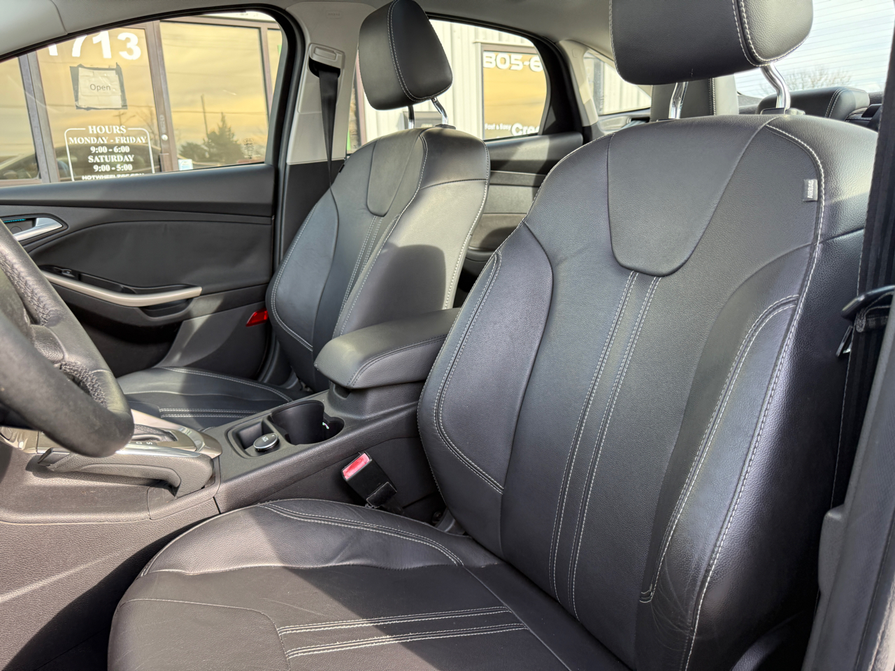 Ford Focus 4dr Sdn SEL 2012