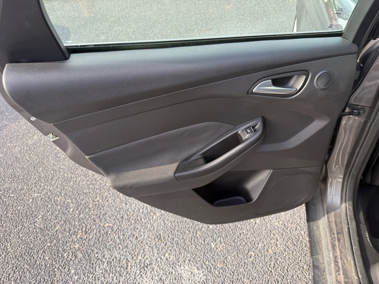 Ford Focus 4dr Sdn SEL 2012