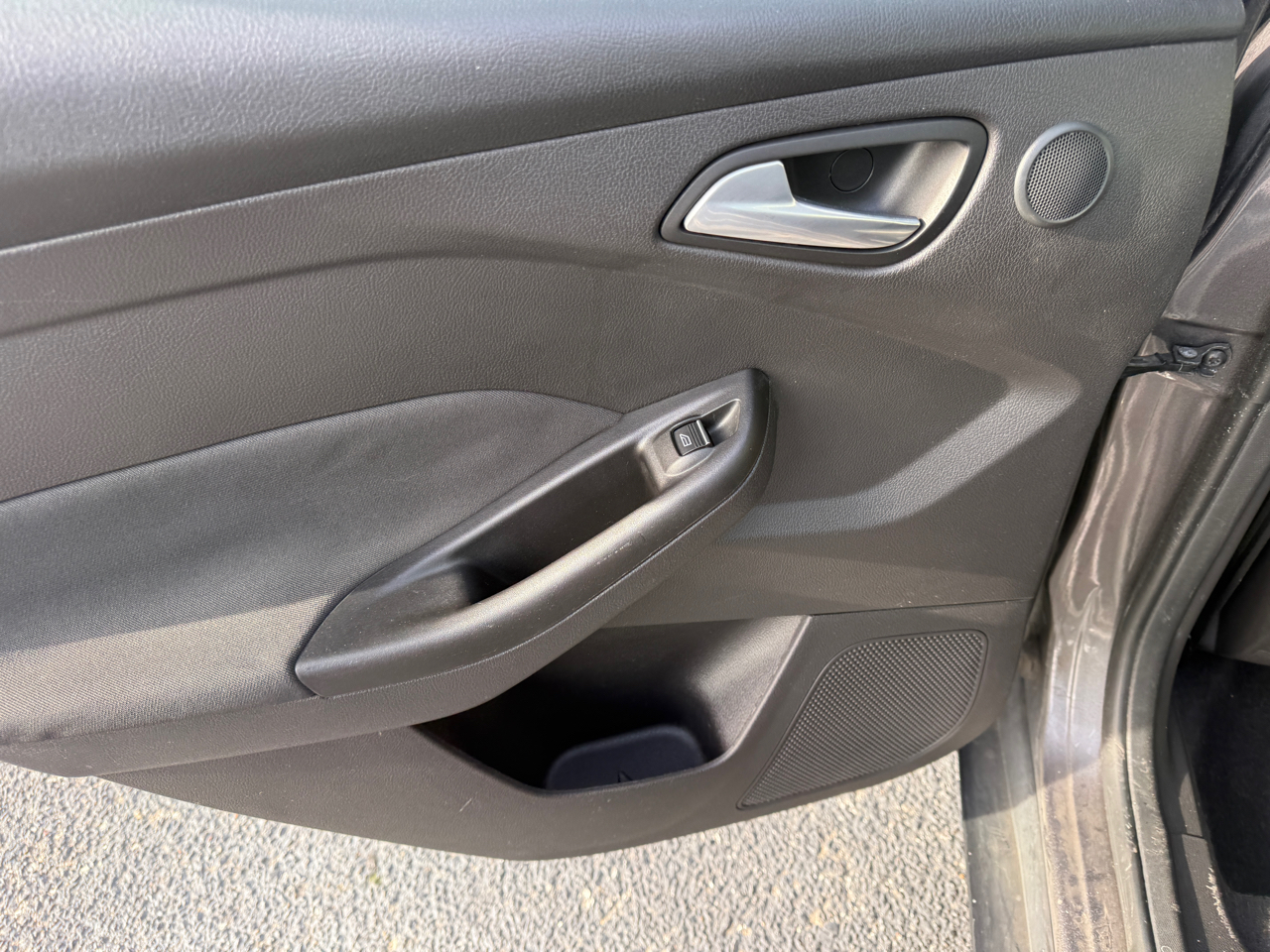 Ford Focus 4dr Sdn SEL 2012