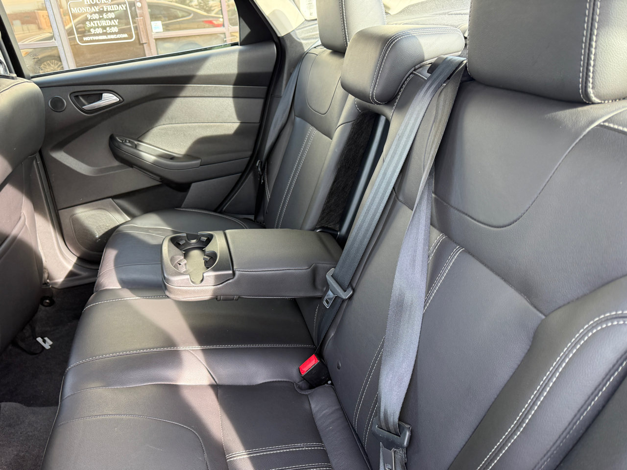 Ford Focus 4dr Sdn SEL 2012