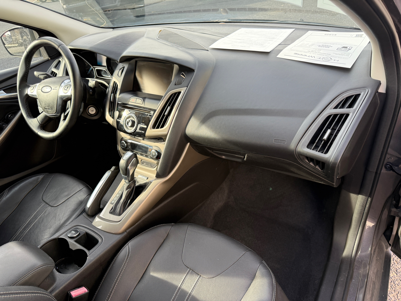 Ford Focus 4dr Sdn SEL 2012