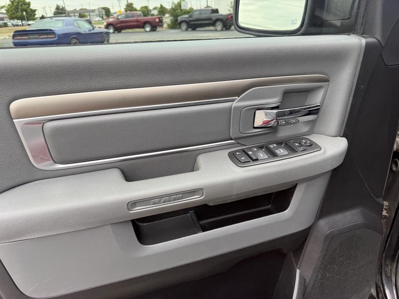 RAM 1500 4WD Crew Cab 140.5" Big Horn 2014