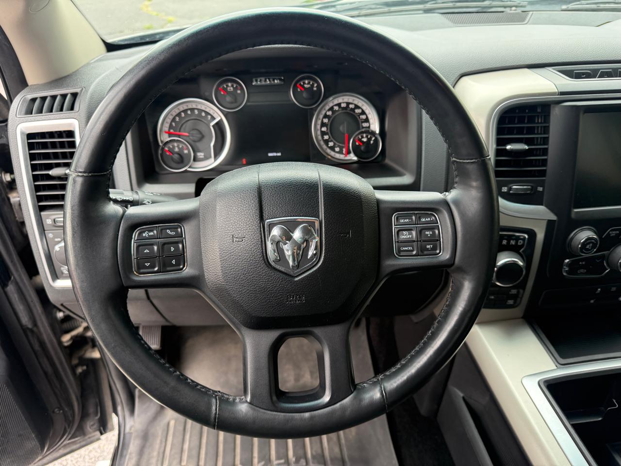 RAM 1500 4WD Crew Cab 140.5" Big Horn 2014