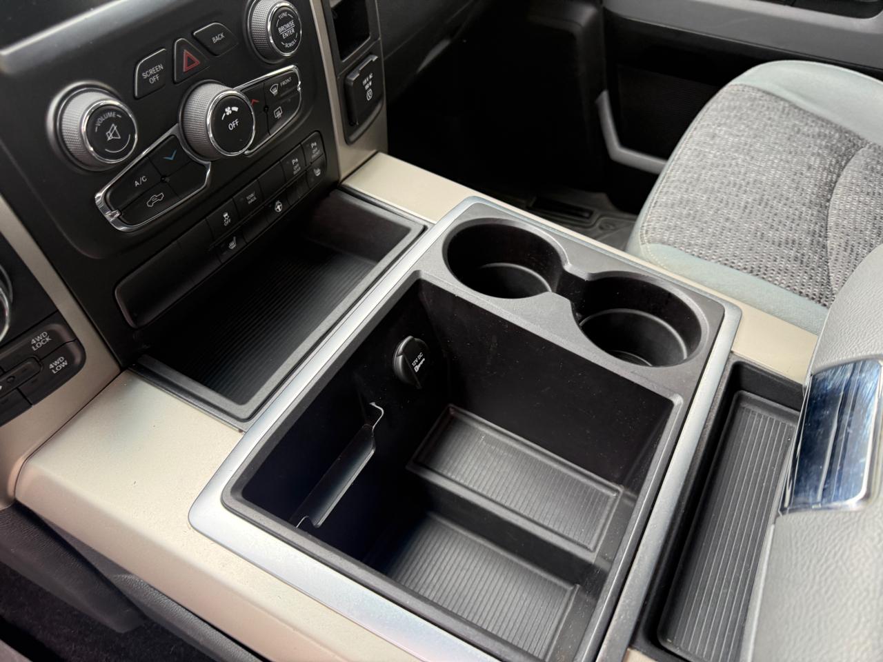 RAM 1500 4WD Crew Cab 140.5" Big Horn 2014