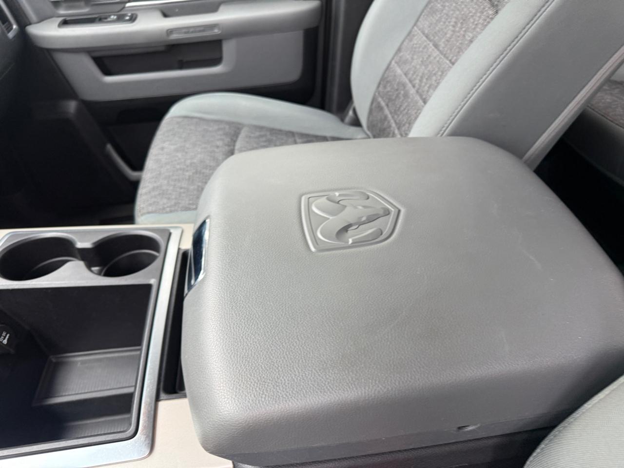 RAM 1500 4WD Crew Cab 140.5" Big Horn 2014