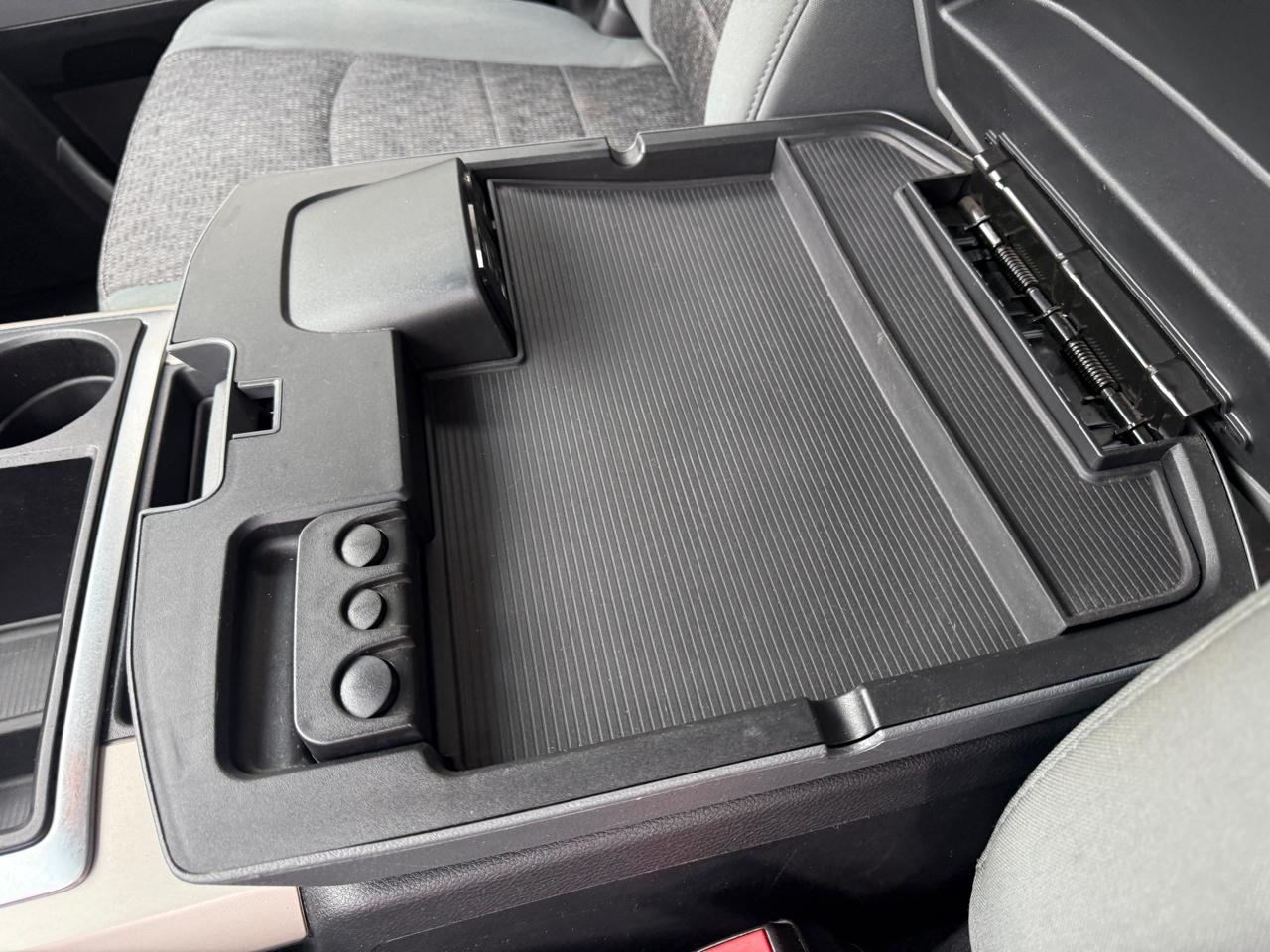 RAM 1500 4WD Crew Cab 140.5" Big Horn 2014