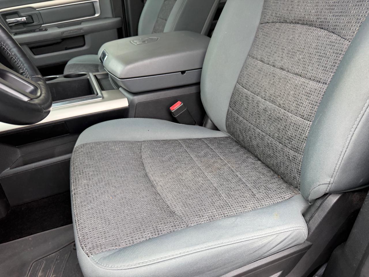 RAM 1500 4WD Crew Cab 140.5" Big Horn 2014